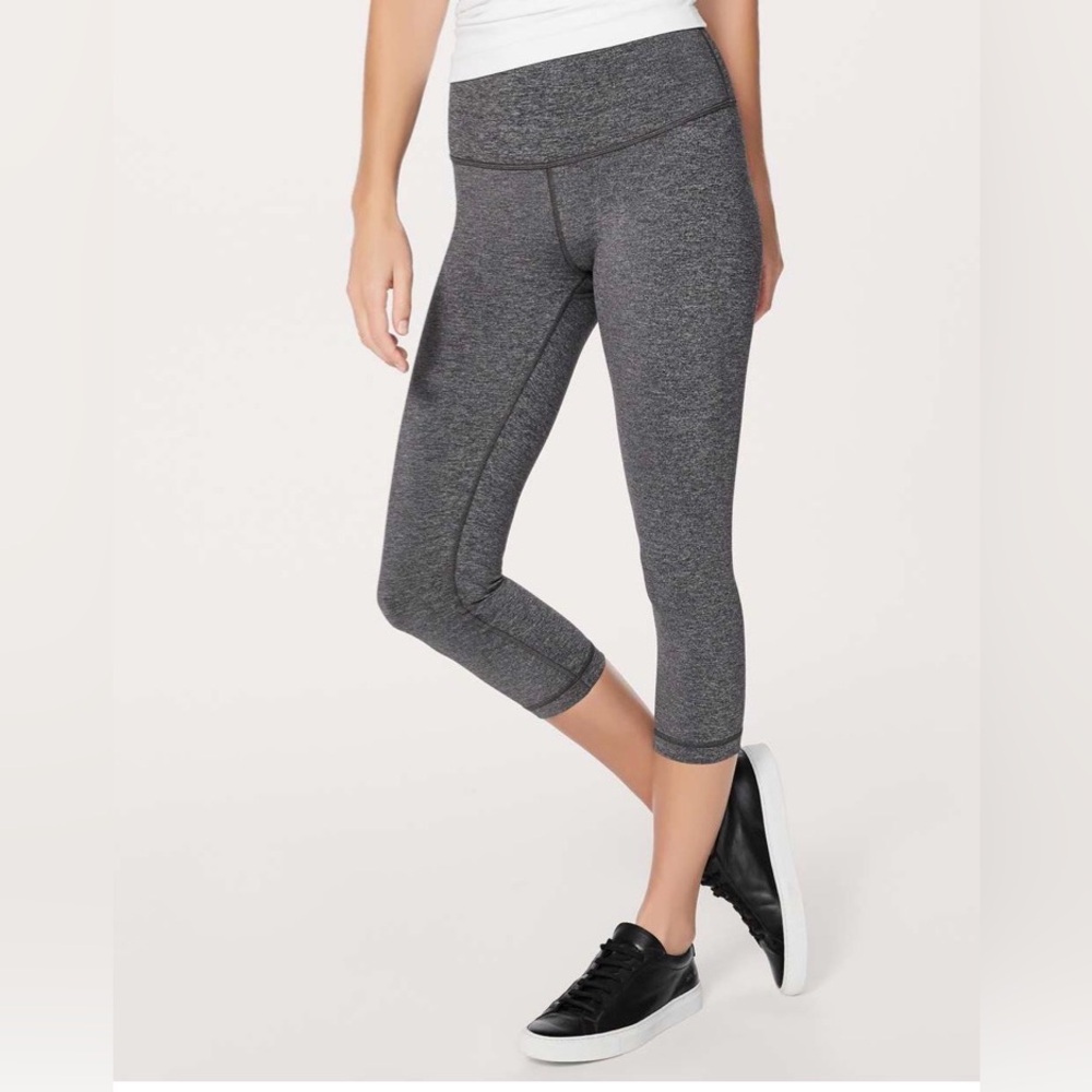 LuLuLemon Wunder Under Hi-Rise Crop Size 8